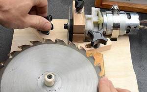 Homemade device for sharpening saw blades
