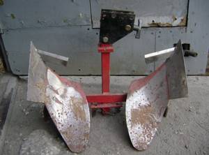 Homemade plow for walk-behind tractor