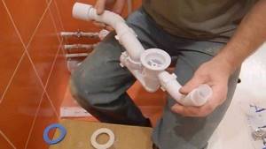 Assembling a bath siphon