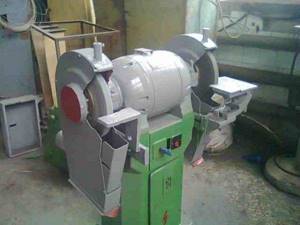 Grinding and grinding machine