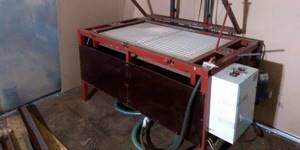 Table for vacuum molding of plastic