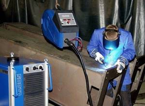 semi-automatic welding in a protective gas environment