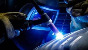 Welding with the formation of an electric arc