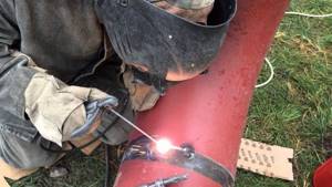 Pipeline welding with electrodes