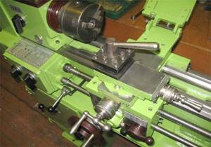 TV-7 General view of a screw-cutting lathe