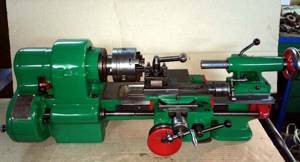 TV16 General view of a screw-cutting lathe