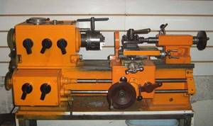 TV7m General view of a screw-cutting lathe