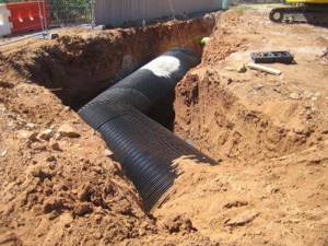 slope of the pipe between the septic tank and the drainage well