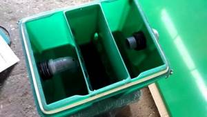 Grease catcher with plastic lid