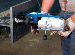 Ultramobile magnetic drill in action