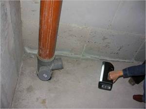 Installed plug on a sewer pipe