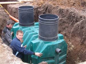 Septic tank installed in a pit