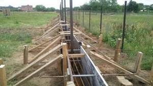 Construction of a foundation for a fence made of corrugated sheets
