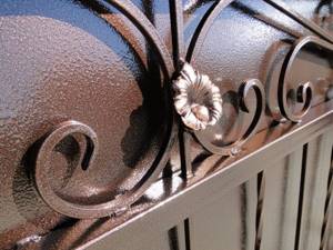 Recognizable effect: hammer paint on metal gates