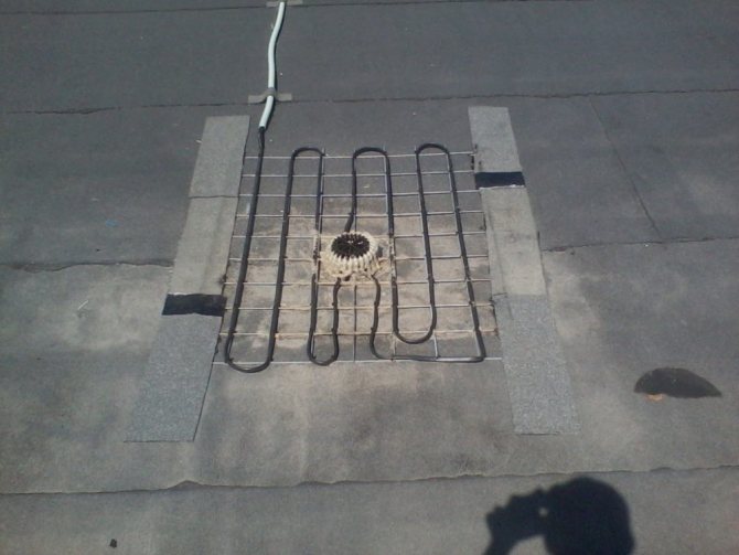 Flat roof drainage specifics of construction of internal and external options