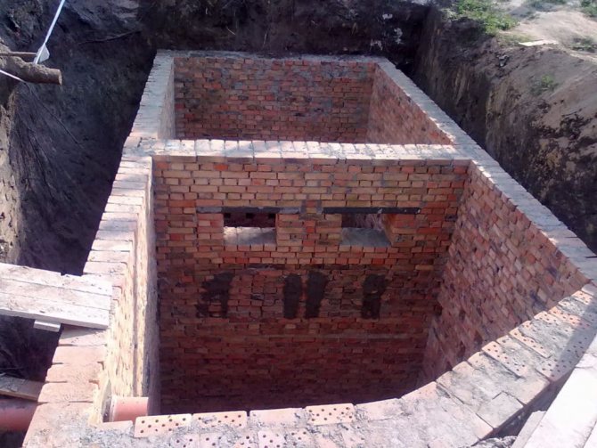 Construction of a drainage pit before the start of construction of a bathhouse