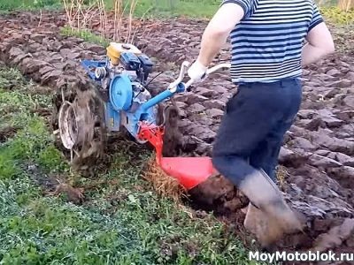 Plowing virgin soil with a walk-behind tractor