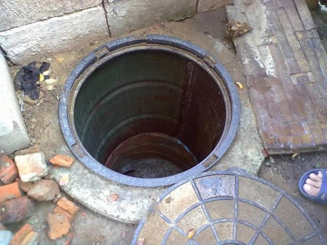 выгребная яма для туалета на даче из бочки