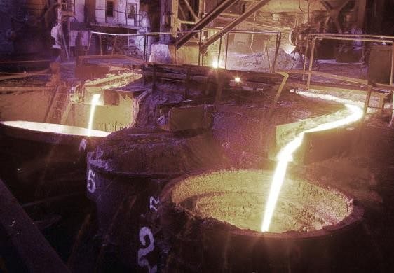 Release of cast iron from blast furnace into ladles