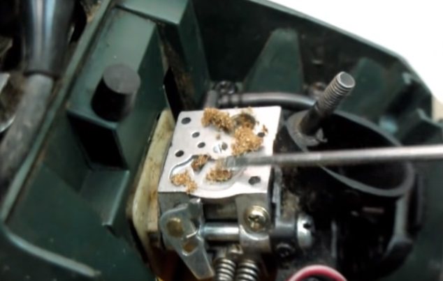 Chainsaw carburetor filter clogged