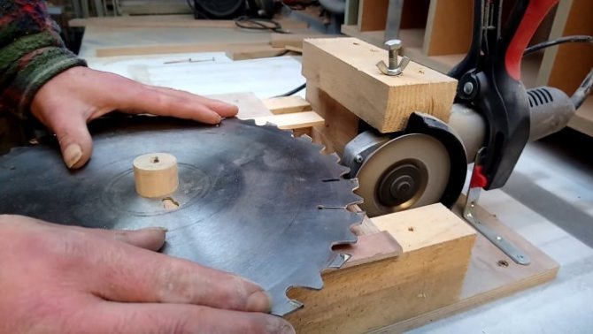 Sharpening a circular saw blade