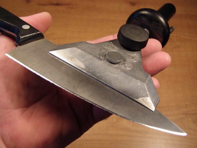 Sharpening knives on a sharpening machine: basic rules