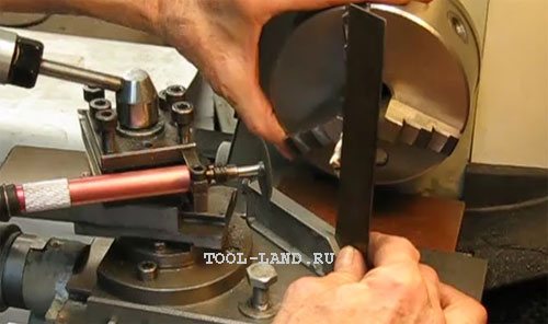 Sharpening the end teeth of the cutter