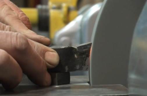 Sharpening machine for metal turning tools